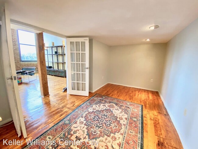 Building Photo - 2 br, 1 bath House - 700 S. 10th St 3A