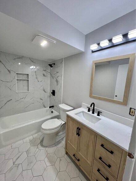 Full Bathroom - 65 Jamestown Dr