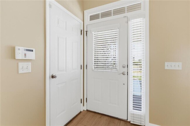 Building Photo - 726 Gardenside Cir SE