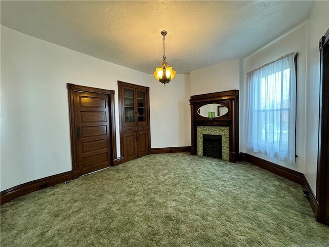 Building Photo - 407 Fallowfield Ave