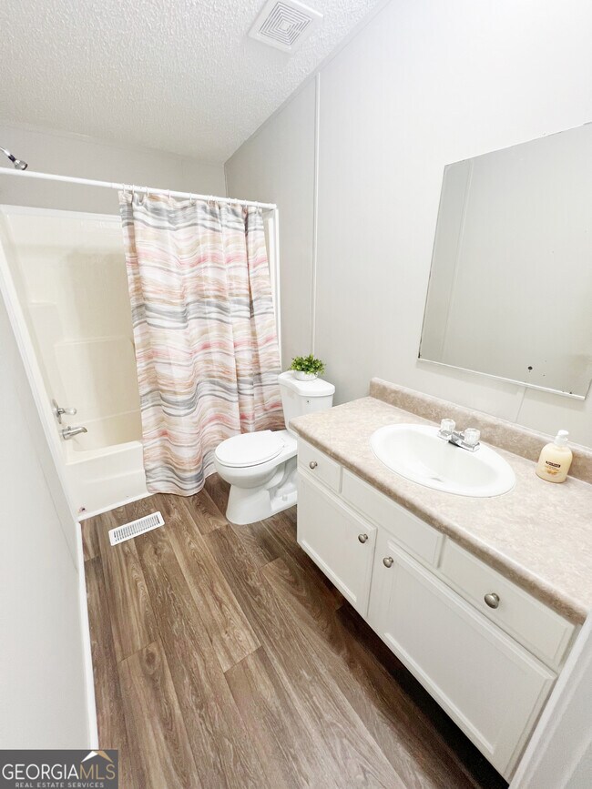 Building Photo - 325 Washington Dr