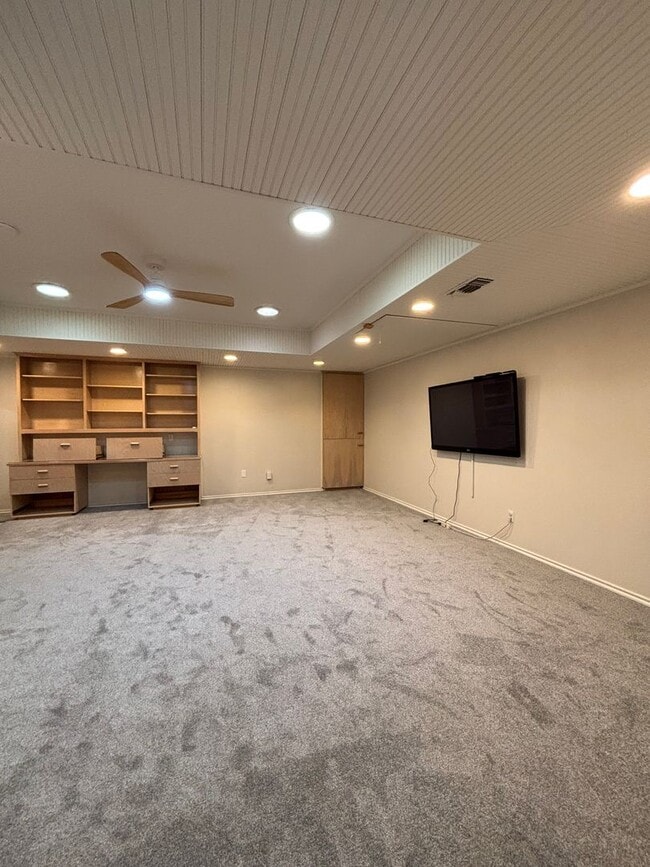 Building Photo - 5026 Bellaire Dr S