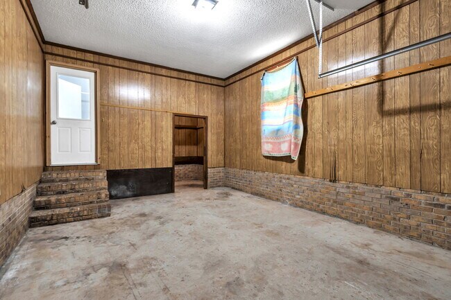 Building Photo - 204 Hattie Rd