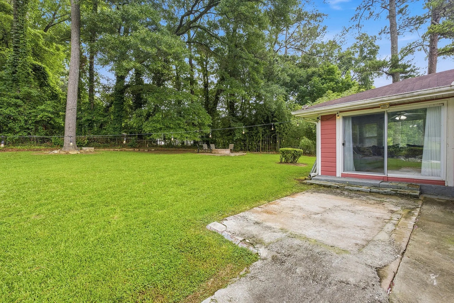 Building Photo - Room in House on Rollingwood Ct SE