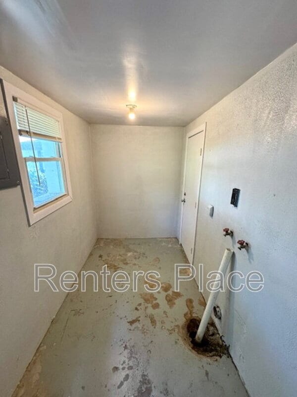 Building Photo - 4242 S Cincinnati Ave