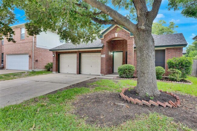 Building Photo - 2204 Grove Dr