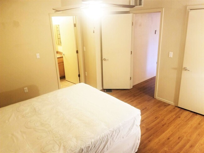 Building Photo - 2bd/2ba West-Flagstaff Condo -End-Unit - N...