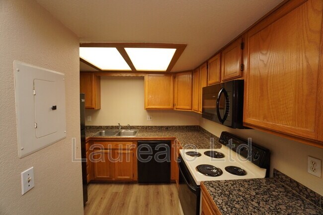 Building Photo - 15594 E Arizona Ave