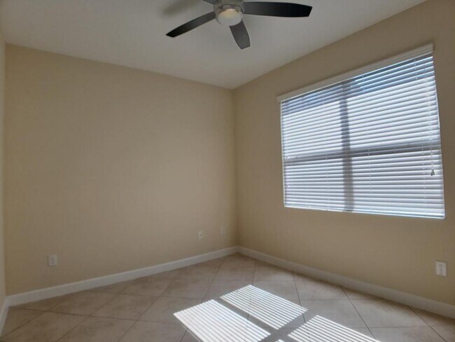 Building Photo - 7449 Ella Ln