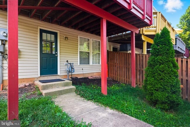 Building Photo - 43742 Tolamac Dr