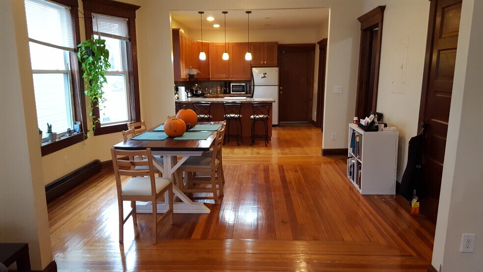 Building Photo - 78 Lawrence St