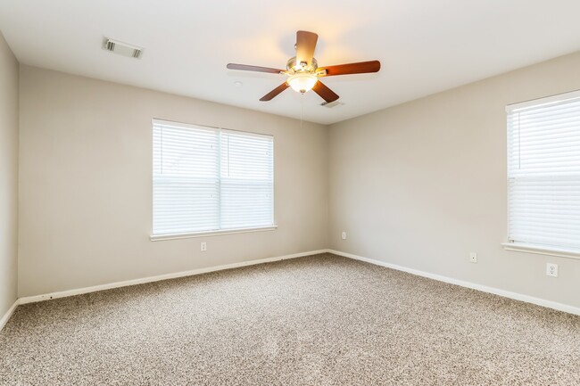 Building Photo - 21610 Dawn Timbers Ct