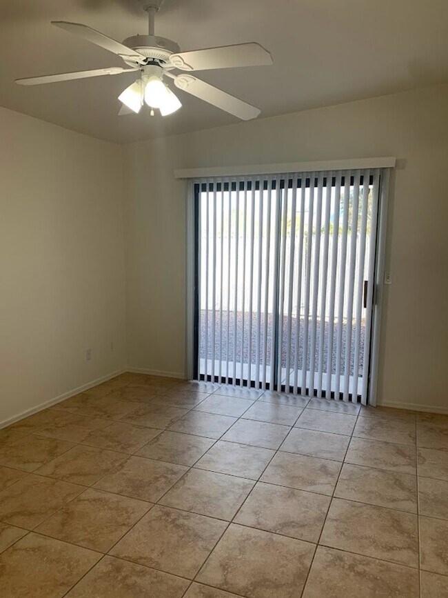 Building Photo - 9110 E Esperanza Dr