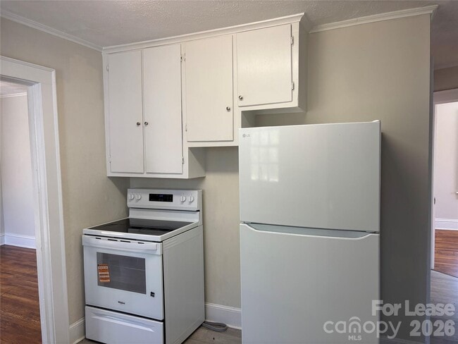 Building Photo - 194 Lawing St