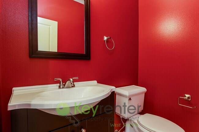 Building Photo - Sophisticated Seattle Home with Stunning Interiors