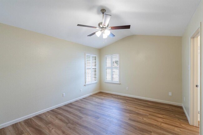 Building Photo - 5911 Steiner