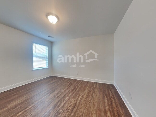 Building Photo - 320 Azore Way