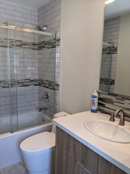 Building Photo - 4084 Crystal Dawn Ln