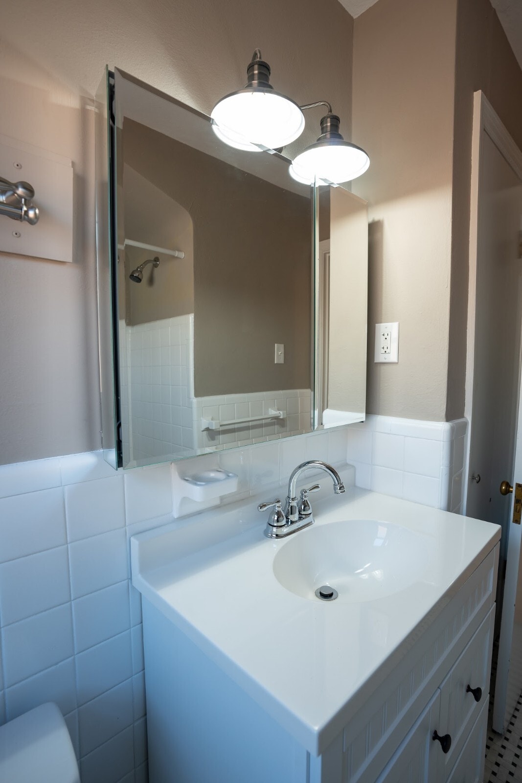 Building Photo - 5608 Chippewa St