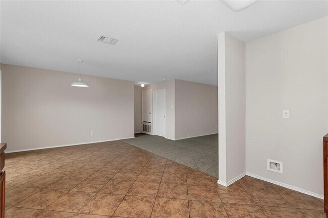 Building Photo - 2152 Laughlin Rd