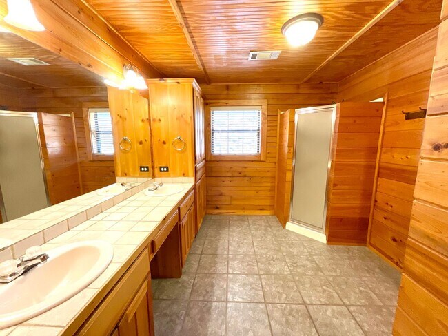 Building Photo - 103 Beach Dr