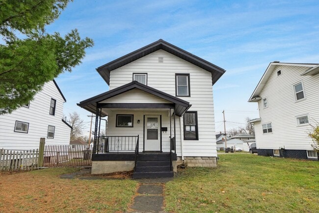 Building Photo - NEW UPDATED 2 BEDROOM HOME!