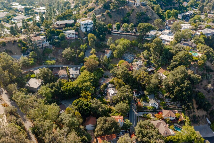 Building Photo - 8968 Wonderland Ave