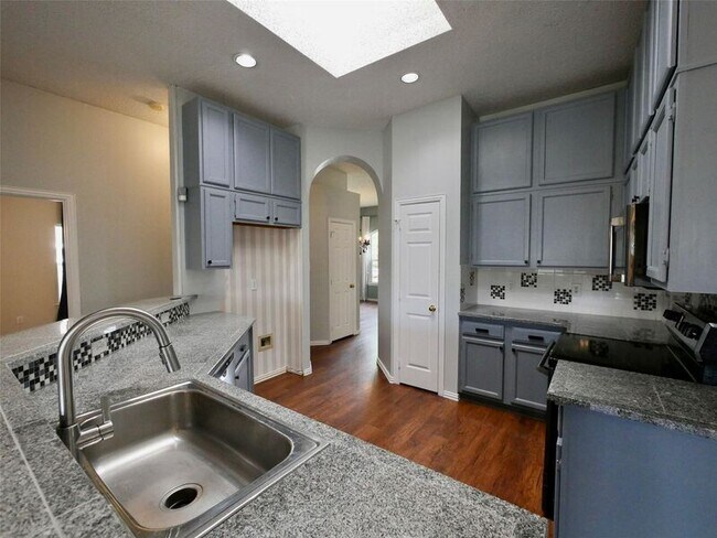 Building Photo - 4502 Highlands Dr