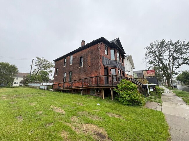 Building Photo - 7436 Oakland Ave