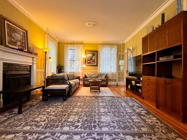 Building Photo - 29 University Cir