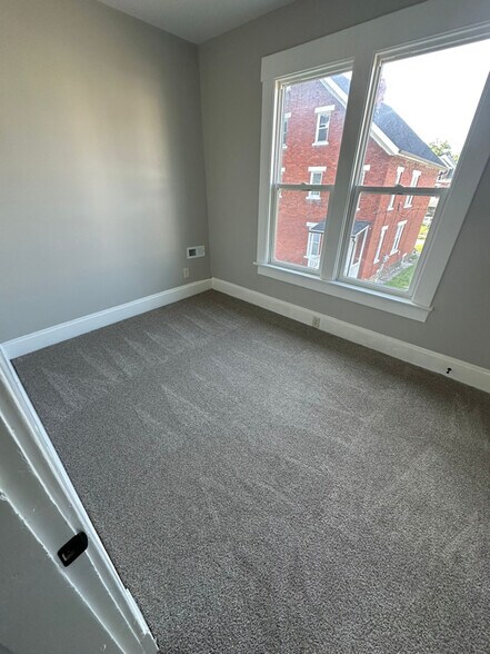Building Photo - 324 Taylor Ave