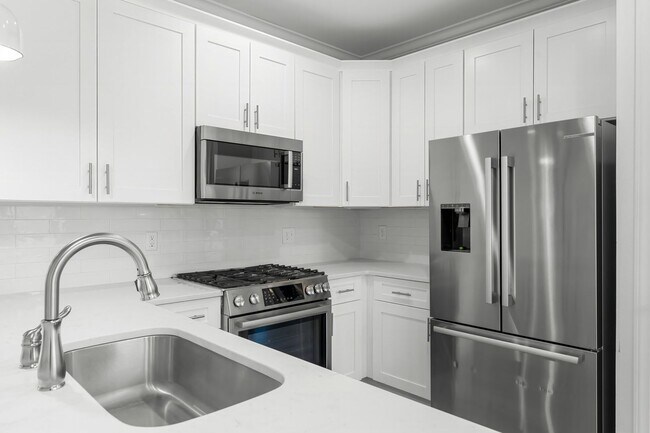 Building Photo - 117 Roundwood Dr