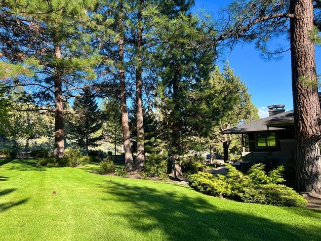 Building Photo - A Rare Offering in Bend’s Most Desirable A...