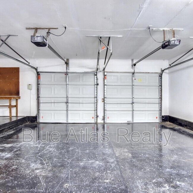 Building Photo - 608 W Pleasantview Dr