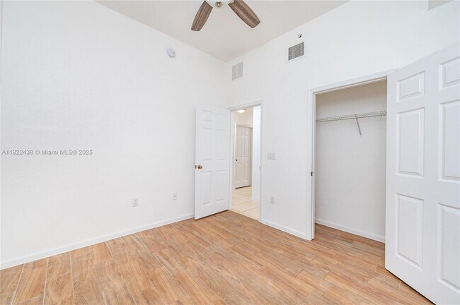 Building Photo - 2851 Riverside Dr