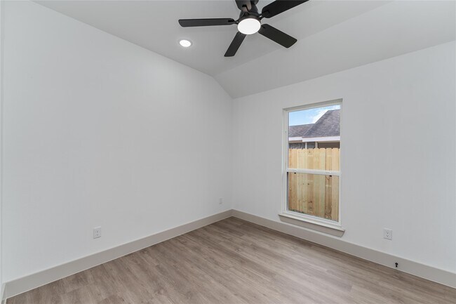 Building Photo - 9005 Nyssa St