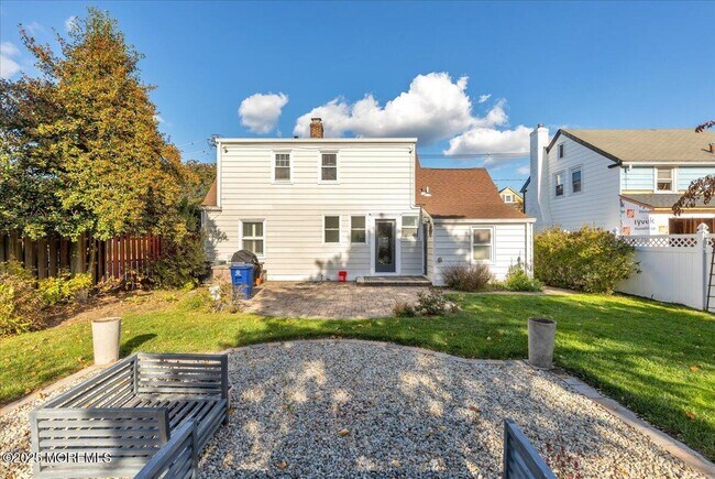 Building Photo - 14 Prospect Ave N