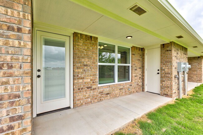 Building Photo - 634 Juniper St