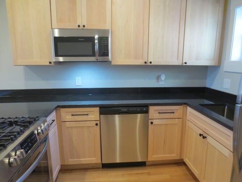 Building Photo - 1782 W 44th St