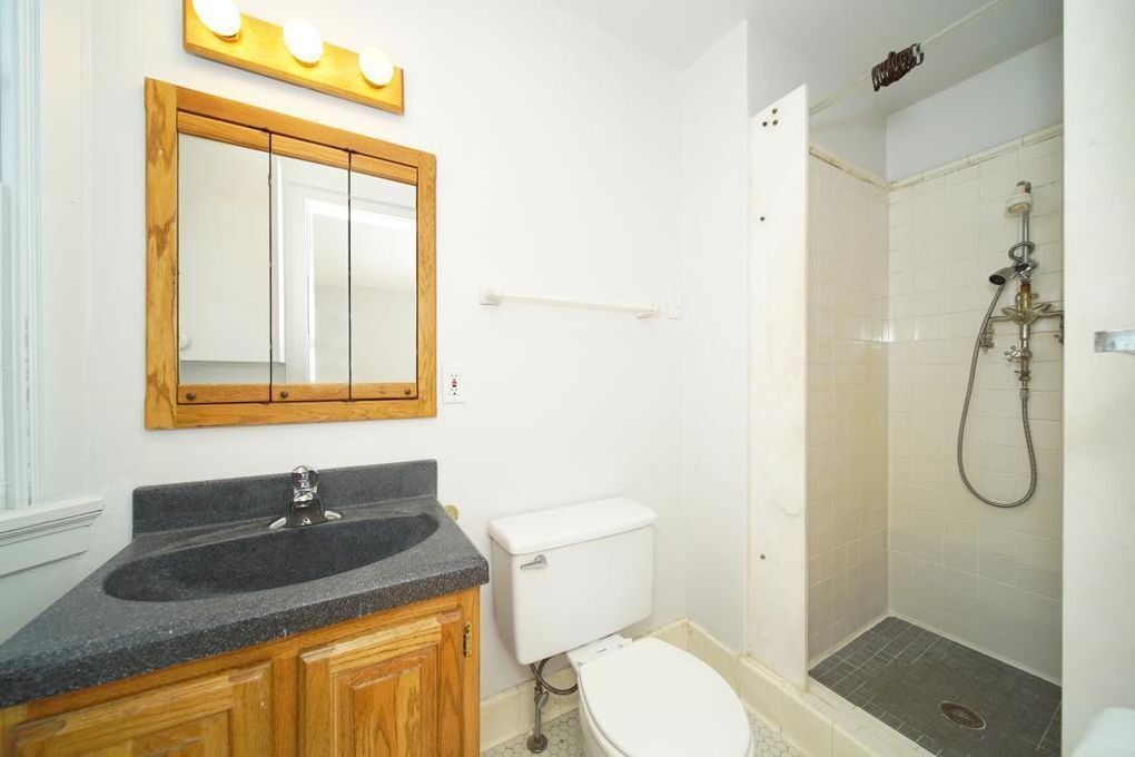 Building Photo - 8 E College St