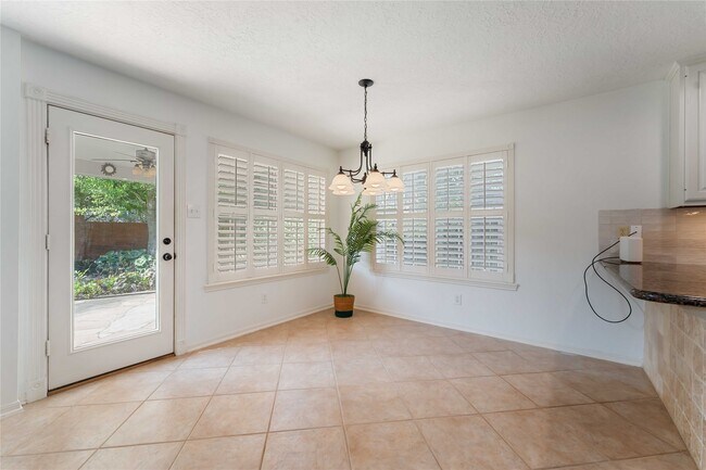 Building Photo - 5614 Whisper Ridge Dr