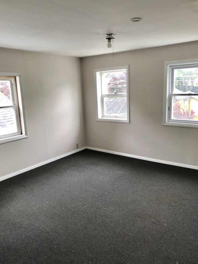 Building Photo - 12 Porter St