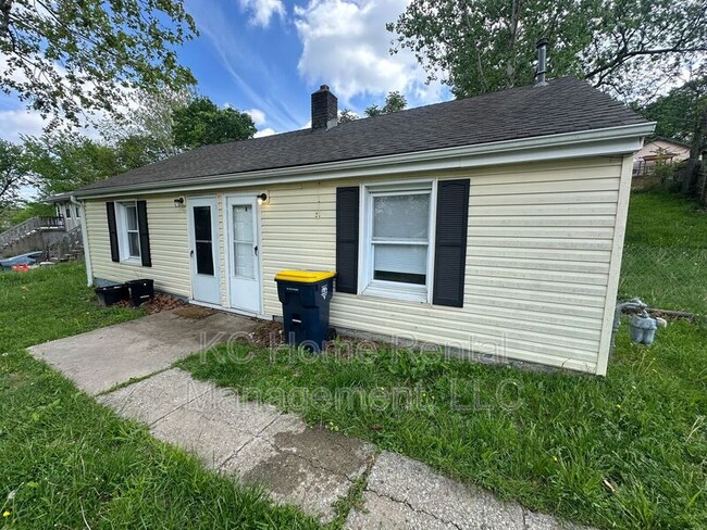 Building Photo - 3721 NE 43rd Terrace