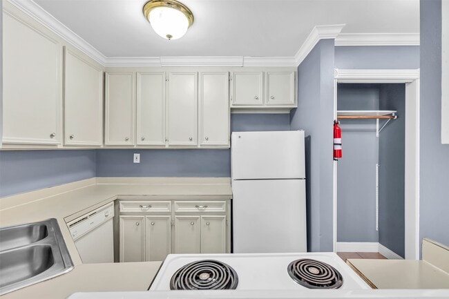 Building Photo - 2634 Peckham St