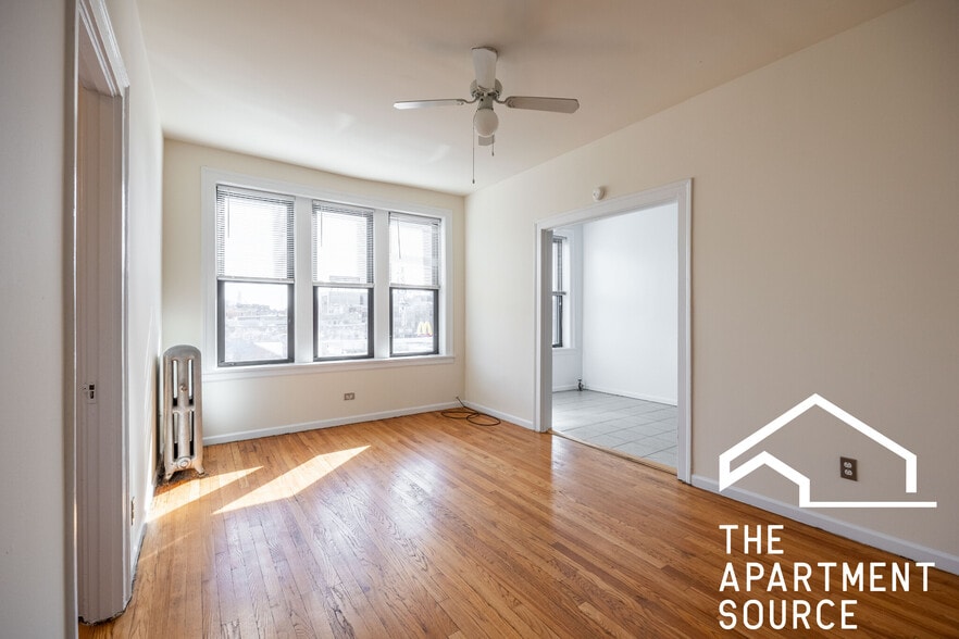 Building Photo - 2704 N Sawyer Ave