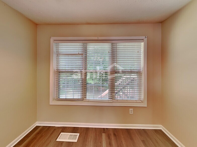 Building Photo - 881 Simon Park Cir