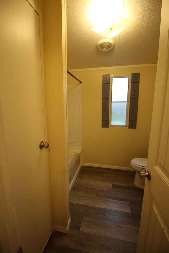 Building Photo - 2528 Baywood Dr
