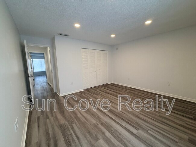 Building Photo - 9940 7th Way N