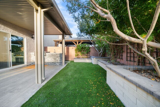 Building Photo - Modern upgrades, Tesla solar, and versatil...