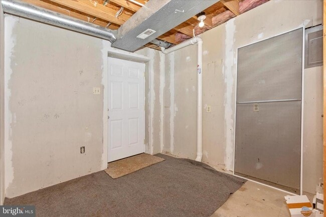 Building Photo - 207 Contour Rd